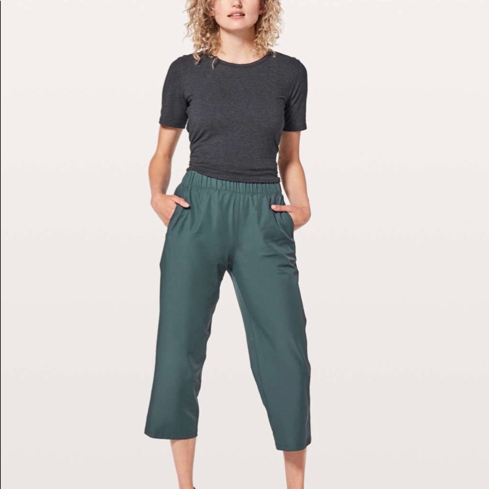 Lululemon NWT Next Move Crop 23” size 6